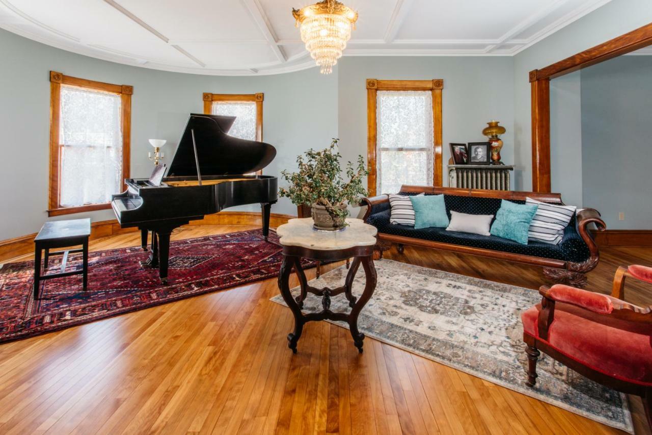 Reynolds House Inn Barre Экстерьер фото